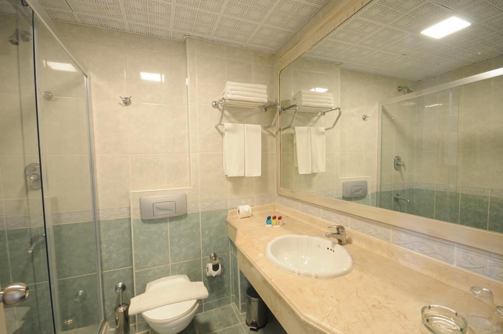 Double or Twin Room with Partial Sea View
