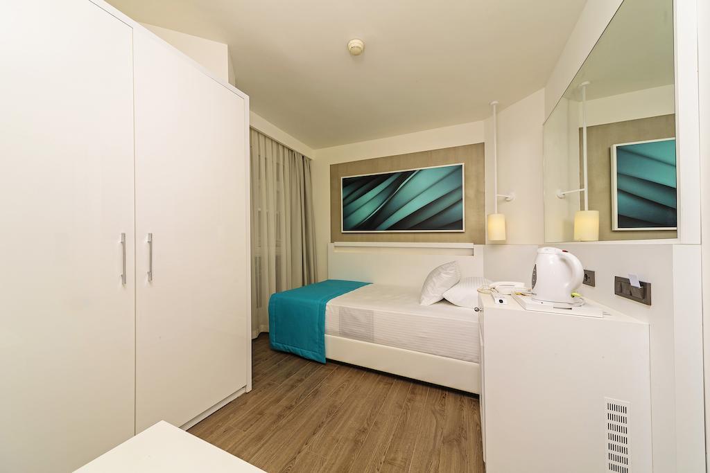 Standart Çift Kişilik/İki Yataklı Oda - Kısmi Deniz Manzaralı