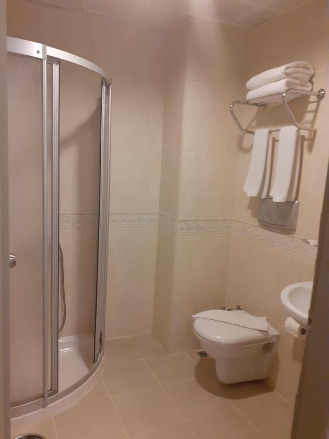 Economy Triple Room,955852552:JPEG