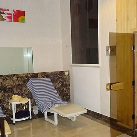 Maxwell Holiday Club-2