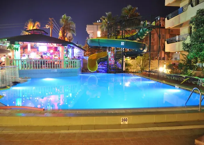 Maxwell Holiday Club