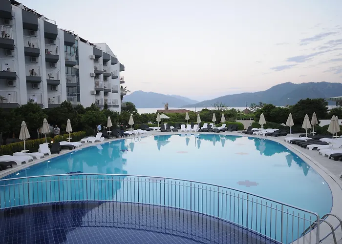 Luna Beach Deluxe Hotel